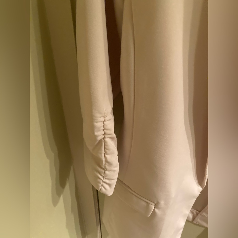 Structured Cream Blazer - Picture 3 of 3